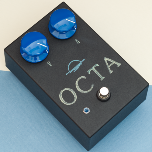 Customer image:<br/>"Blue RCA-style knobs on Octavia clone"